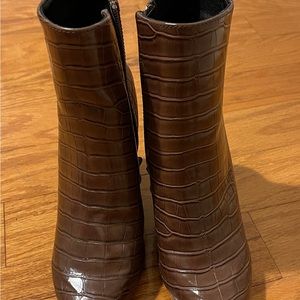 Brown Pointed-Toe Boot. 3.5 inch Heel. Size 5 in US or Euro 36. Never Worn.